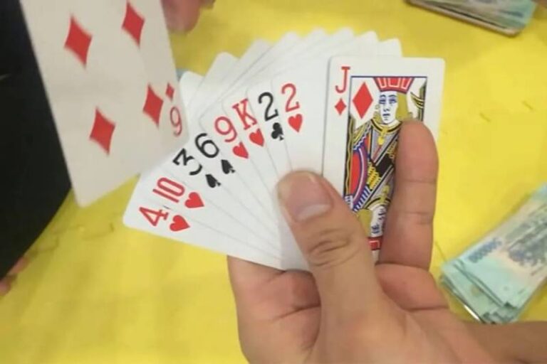 Cách Đọc Bài Đối Thủ Khi Chơi Tiến Lên: Bí Kíp Của Cao Thủ Bài Thủ 7 Cách Đọc Bài Đối Thủ Khi Chơi Tiến Lên: Bí Kíp Của Cao Thủ Bài Thủ