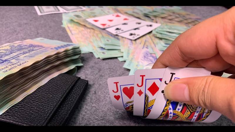 Cách Đánh Bài Liêng: Hướng Dẫn Thực Chiến Cho Người Chơi 5 Không đặt cược quá lớn khi tâm lý không vững